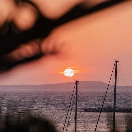 Ξενοδοχείο με διαμερίσματα Naxosair1 4*